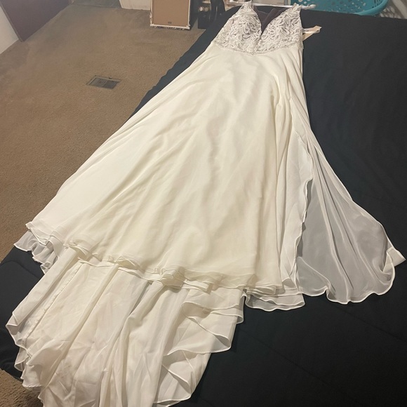 Wedding dress - Picture 4 of 8